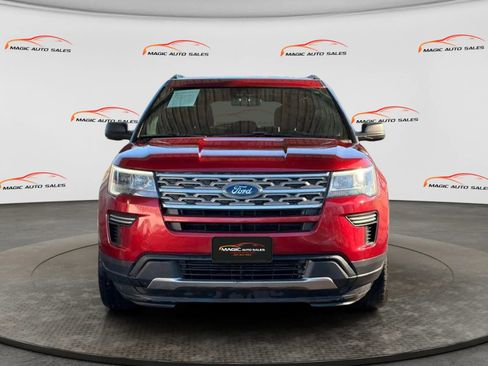 Used 2018 Ford Explorer XLT AWD/4WD image 3