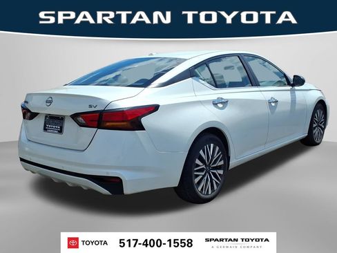 Used 2024 Nissan Altima 2.5 SV FWD image 7