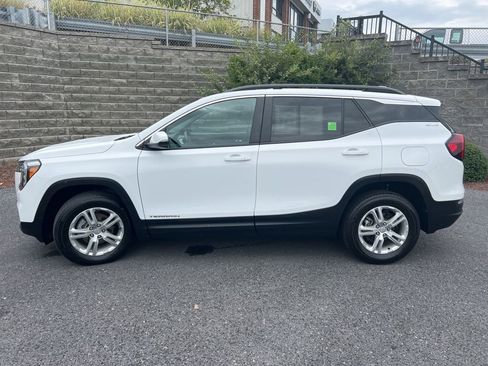 Used 2023 GMC Terrain SLE w/ Driver Convenience Package image 28