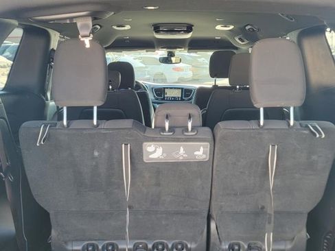 Used 2019 Chrysler Pacifica Touring Plus w/ S Appearance Package image 9