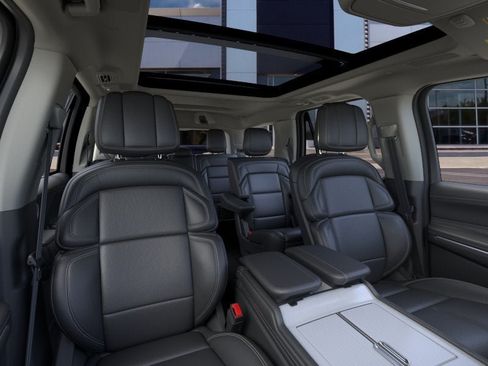 New 2026 Lincoln Navigator Reserve AWD/4WD image 10