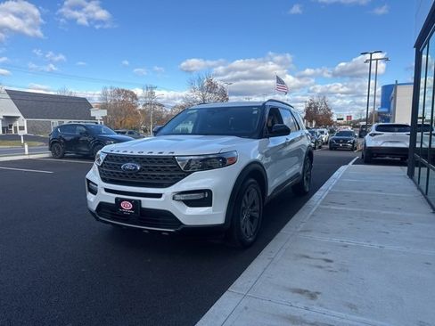 Used 2023 Ford Explorer XLT w/ Equipment Group 202A image 7