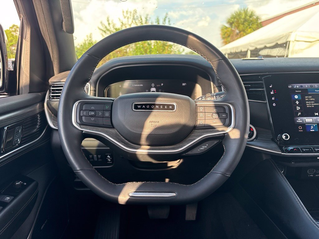 Used 2024 Jeep Wagoneer Series III AWD/4WD image 25