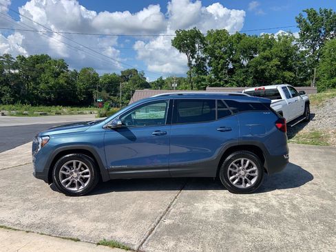 Used 2024 GMC Terrain SLT AWD/4WD image 5
