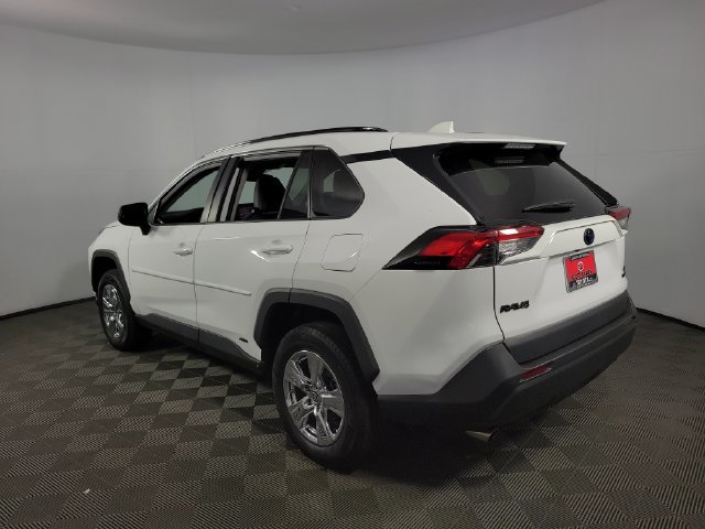 Used 2022 Toyota RAV4 LE AWD/4WD image 6