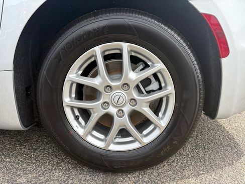 Used 2026 Chrysler Pacifica Select FWD image 52