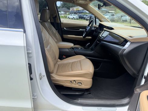 Used 2021 Cadillac XT6 Premium Luxury w/ Platinum Package AWD/4WD image 16