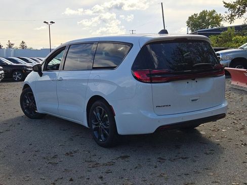 New 2026 Chrysler Pacifica Select FWD image 15