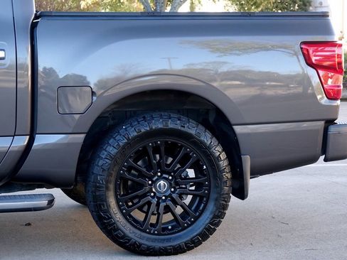 Used 2017 Nissan Titan SL w/ SL Towing Convenience Package image 23