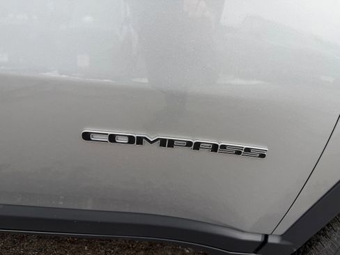 Used 2022 Jeep Compass Latitude w/ Sun and Sound Group image 4