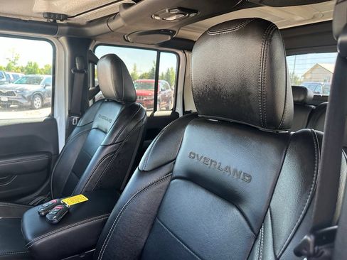 Used 2020 Jeep Gladiator Overland AWD/4WD image 3