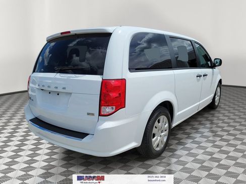 Used 2019 Dodge Grand Caravan SE w/ UConnect Hands-Free Group FWD image 4