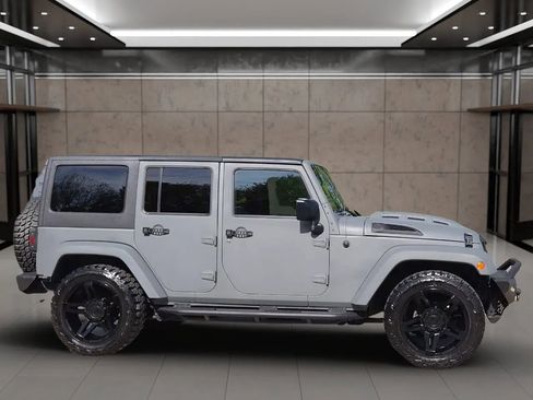 Used 2015 Jeep Wrangler Unlimited Sahara w/ Dual Top Group image 7