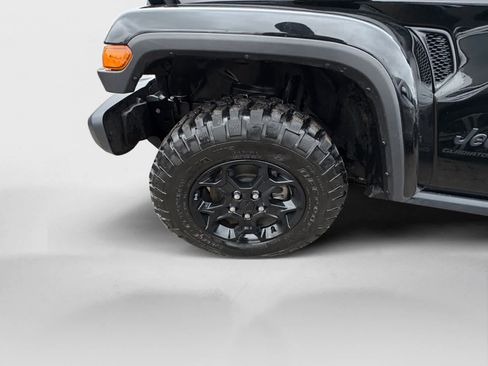 Used 2023 Jeep Gladiator Sport AWD/4WD image 9