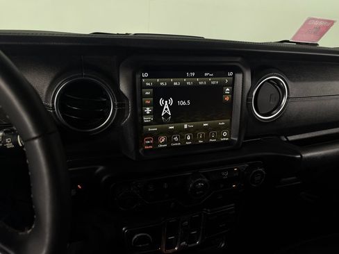 Used 2023 Jeep Wrangler Unlimited Sahara w/ Cold Weather Group AWD/4WD image 19