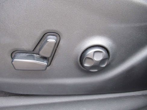 Used 2018 Jeep Cherokee Latitude Plus image 21