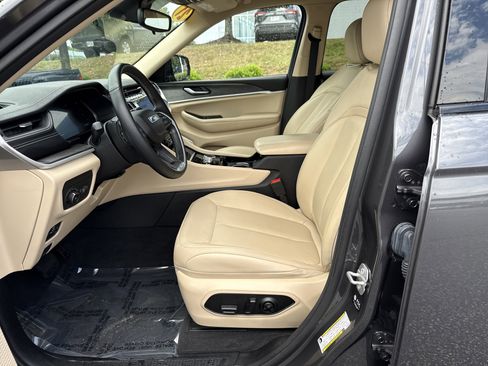 Used 2021 Jeep Grand Cherokee L Limited AWD/4WD image 16