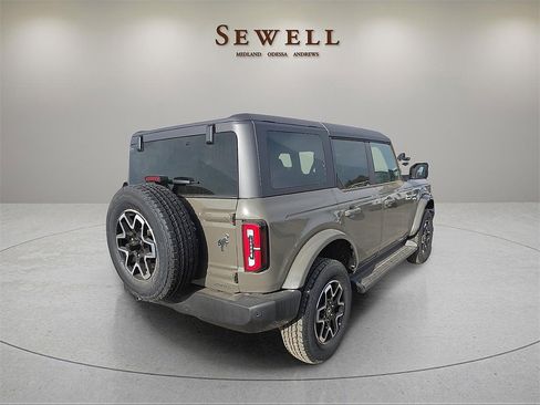 New 2025 Ford Bronco Outer Banks image 4