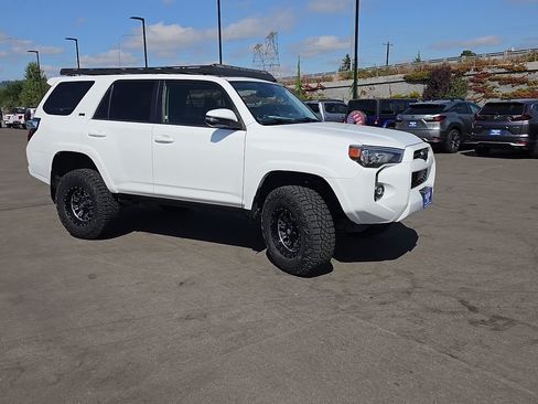 Used 2022 Toyota 4Runner SR5 Premium w/ Moonroof Package AWD/4WD image 4