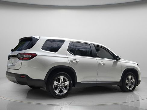 Used 2025 Honda Pilot EX-L image 7