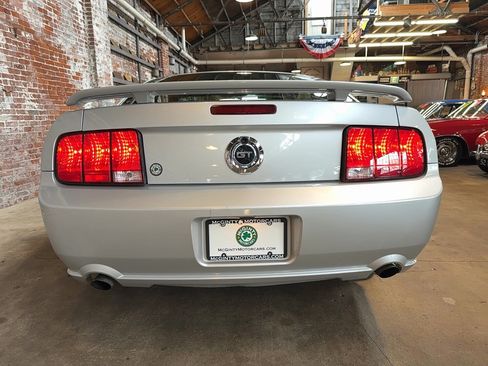 Used 2005 Ford Mustang GT RWD image 87