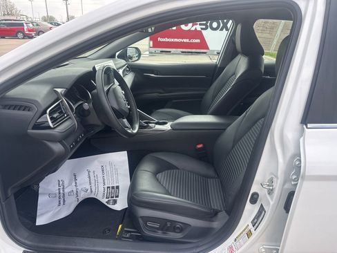 Used 2024 Toyota Camry SE FWD image 11