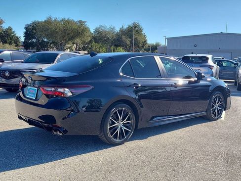 Used 2024 Toyota Camry SE image 11