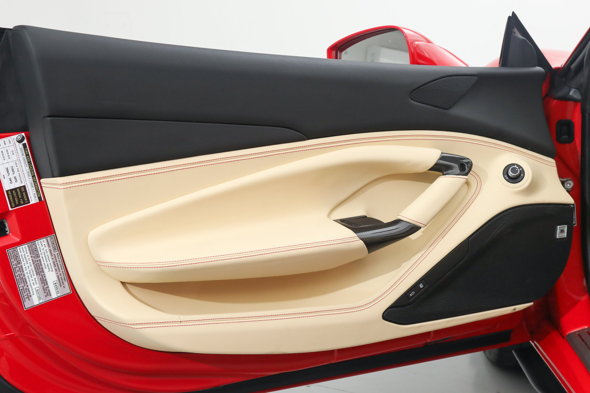 Certified 2022 Ferrari F8 Tributo RWD image 24