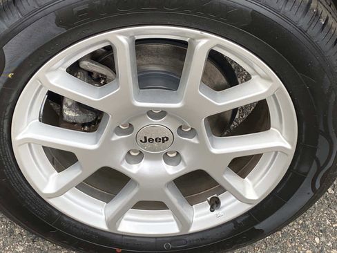 Certified 2022 Jeep Renegade Latitude AWD/4WD image 28