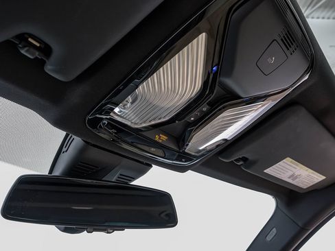 Used 2019 BMW 330i Sedan w/ M Sport Package RWD image 33