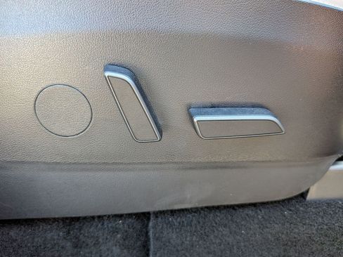 Used 2022 Tesla Model Y Long Range AWD/4WD image 37