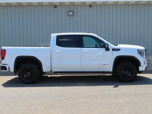 Used 2022 GMC Sierra 1500 AT4X image 2