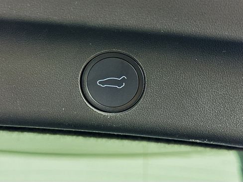 Used 2021 Tesla Model Y Long Range AWD/4WD image 28