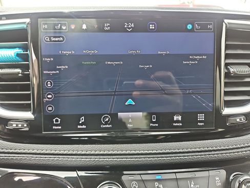 Used 2023 Chrysler Pacifica Limited FWD image 19