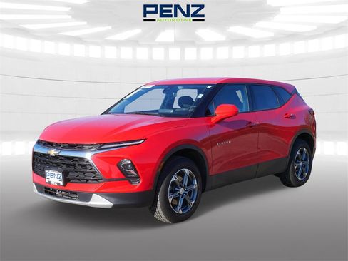 Used 2023 Chevrolet Blazer LT image 3