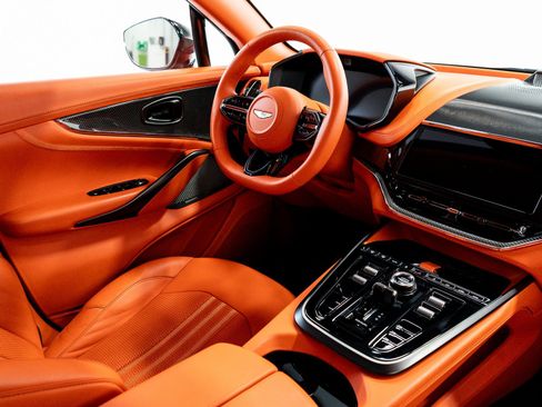 Used 2025 Aston Martin DBX 707 image 28