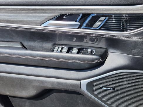 Used 2024 Jeep Wagoneer Series II w/ Flexible Seating Group image 7