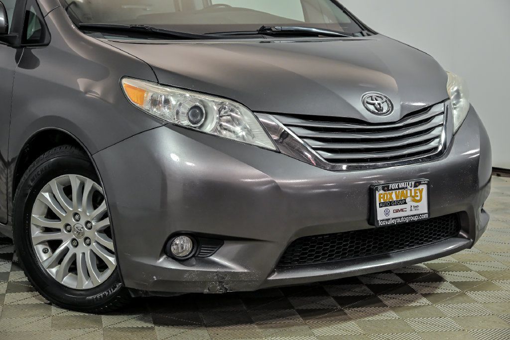 Used 2015 Toyota Sienna XLE FWD image 2