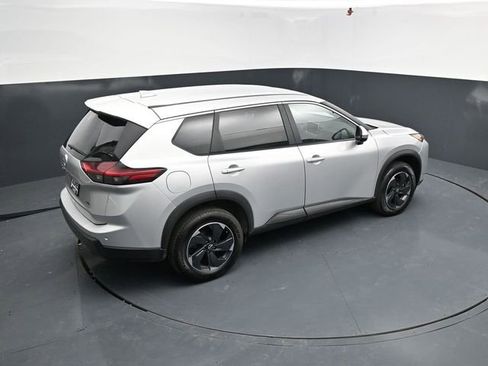 Used 2025 Nissan Rogue SV AWD/4WD image 39
