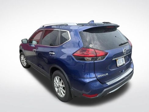 Used 2018 Nissan Rogue SV AWD/4WD image 4
