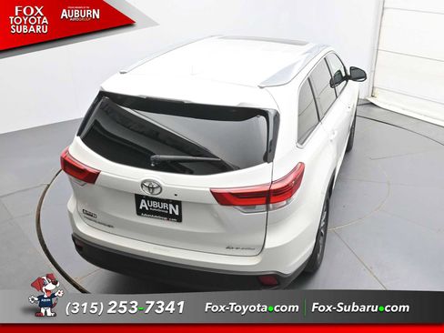 Used 2019 Toyota Highlander XLE AWD/4WD image 29