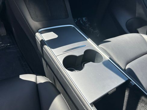 Used 2022 Tesla Model Y Long Range AWD/4WD image 19