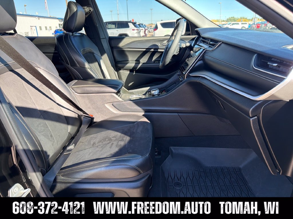 Used 2024 Jeep Grand Cherokee L Altitude AWD/4WD image 41