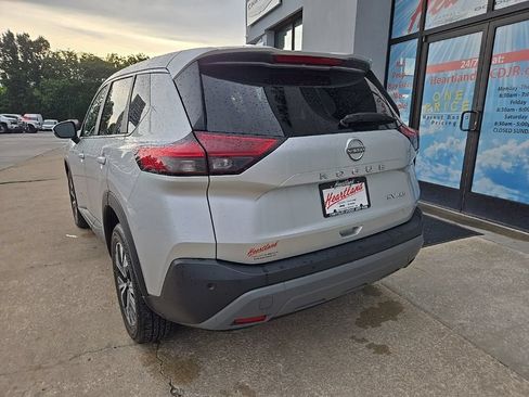 Used 2023 Nissan Rogue SV AWD/4WD image 9