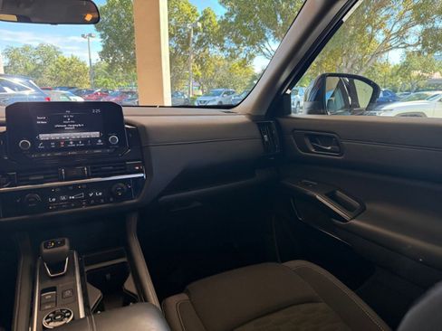 Used 2025 Nissan Pathfinder SV image 29