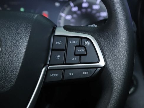Used 2023 Toyota Highlander L FWD image 23