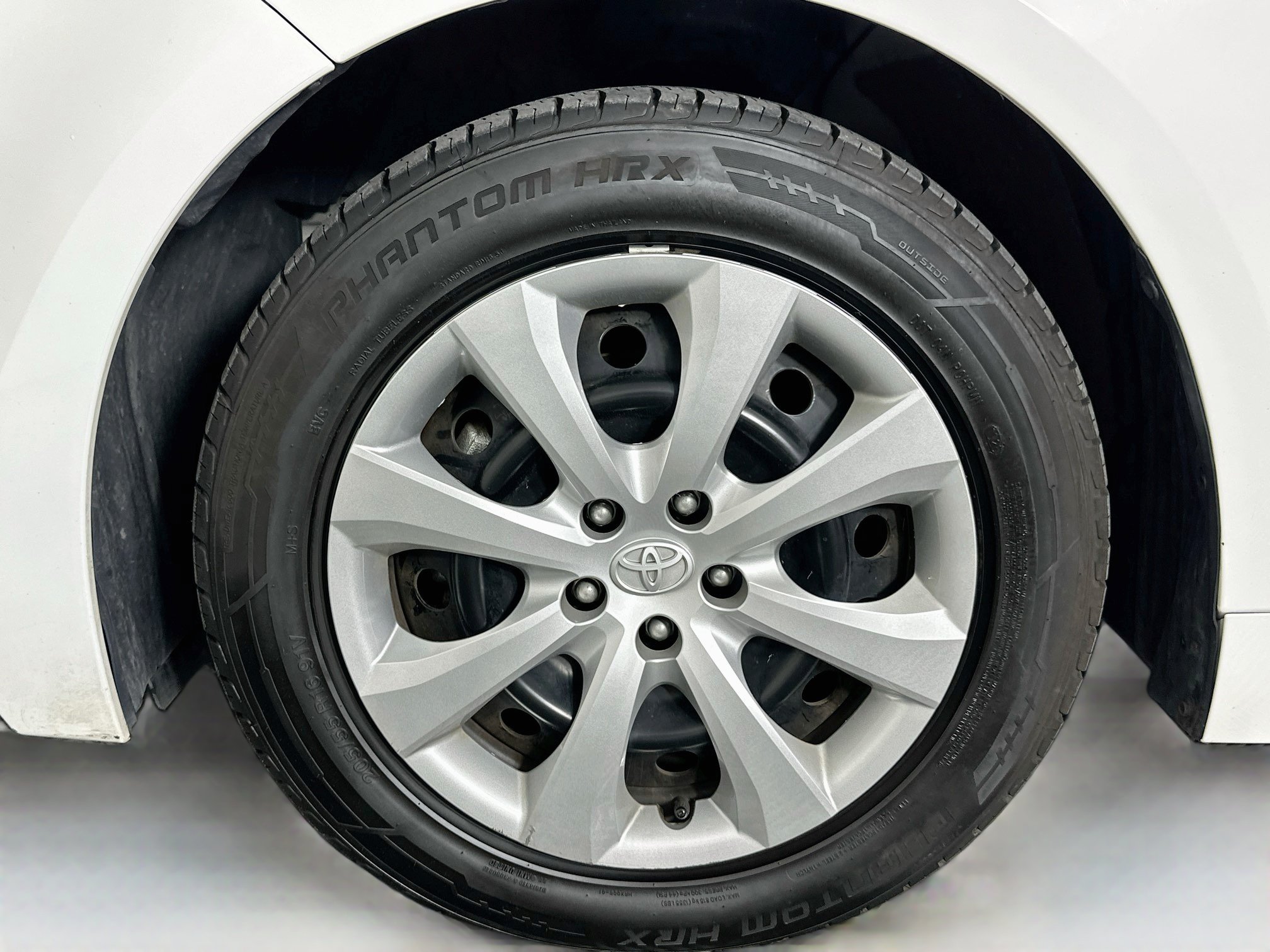 Used 2025 Toyota Corolla LE FWD image 11