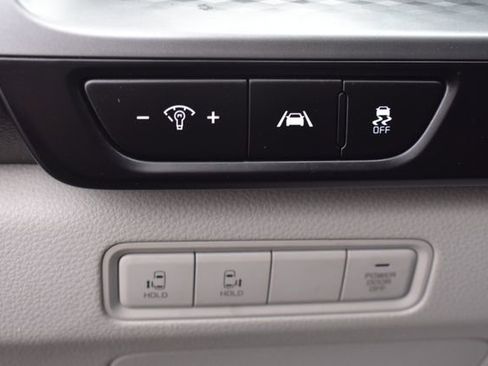Used 2024 Kia Carnival LX FWD image 22