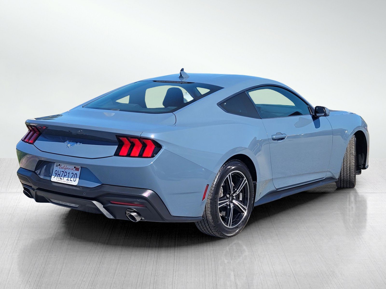 Used 2024 Ford Mustang Coupe RWD image 4