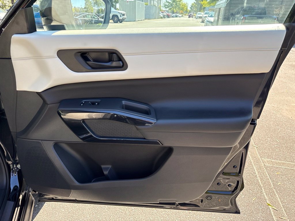 Certified 2024 Nissan Pathfinder SV w/ SV Premium Package FWD image 33